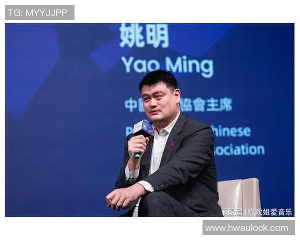 姚明微笑瞬间定格笑脸图片传递正能量与快乐情绪